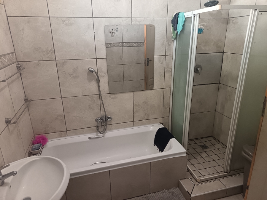 4 Bedroom Property for Sale in Algoa Park Eastern Cape
